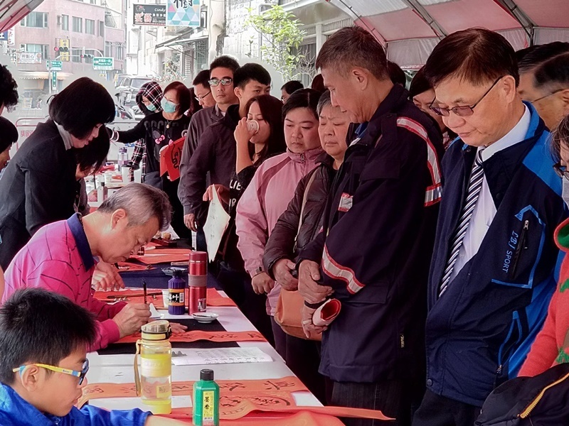 書法家揮毫寫春聯活動